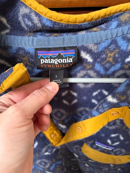 Patagonia Synchilla Fleece Pullover in Navy Blue & Mustard - Picture 2 of 2